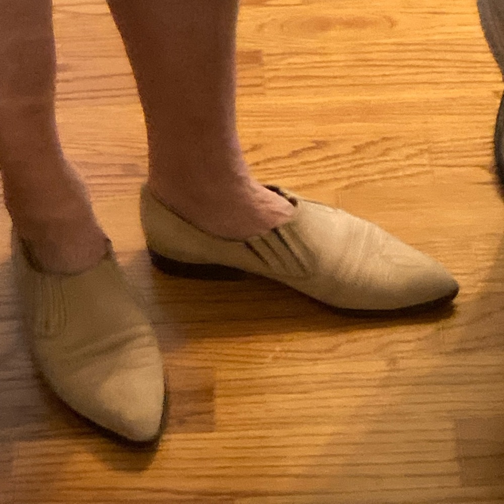 Guess flats in cowgirl style. Tan size 8